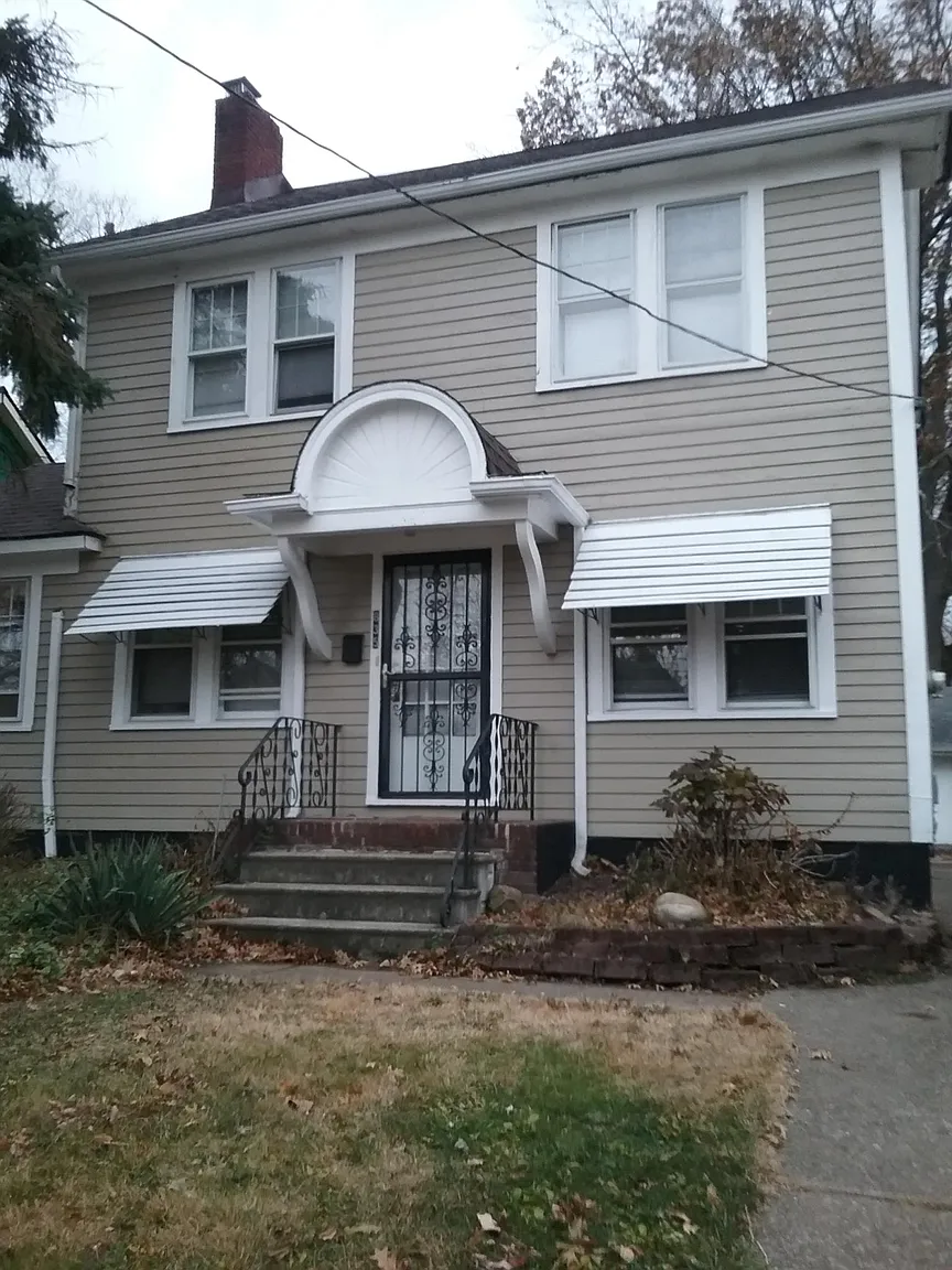 835 Caledonia Ave photo 1