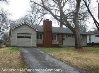 7617 Maple St, Prairie Village, KS 66208