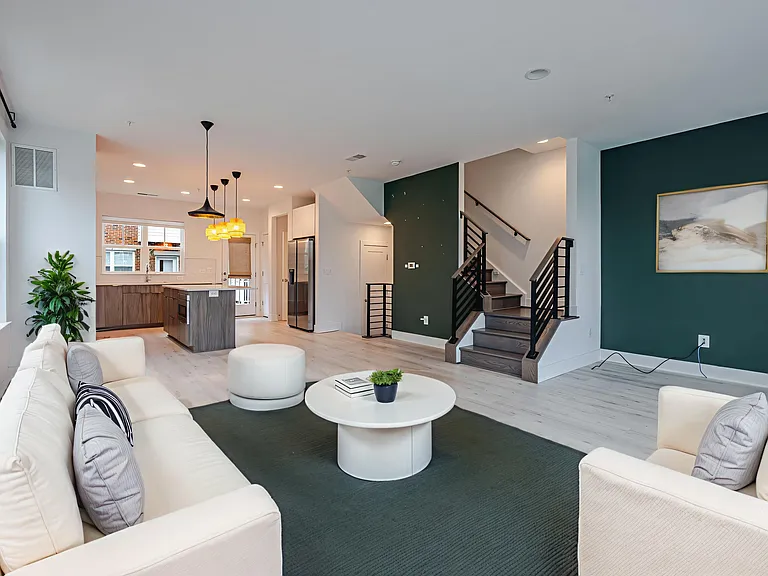 4450 Joseph Pl NE — Photo 2