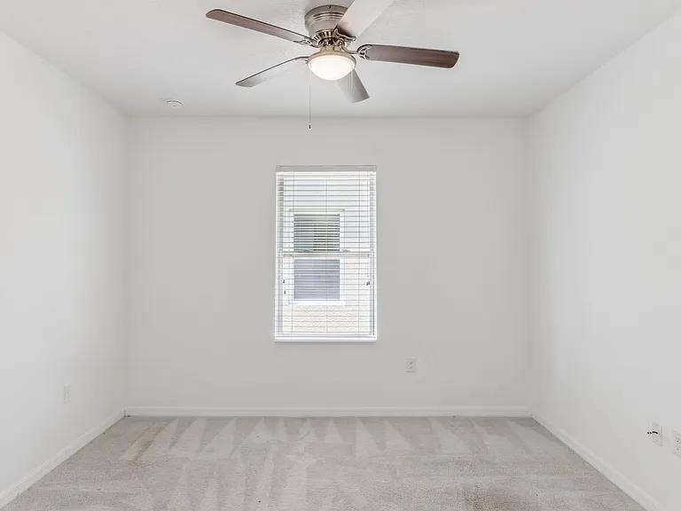 4257 Roberta Dr — Photo 15
