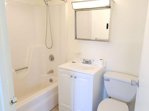 5th image of 45 Savings St APT 2B