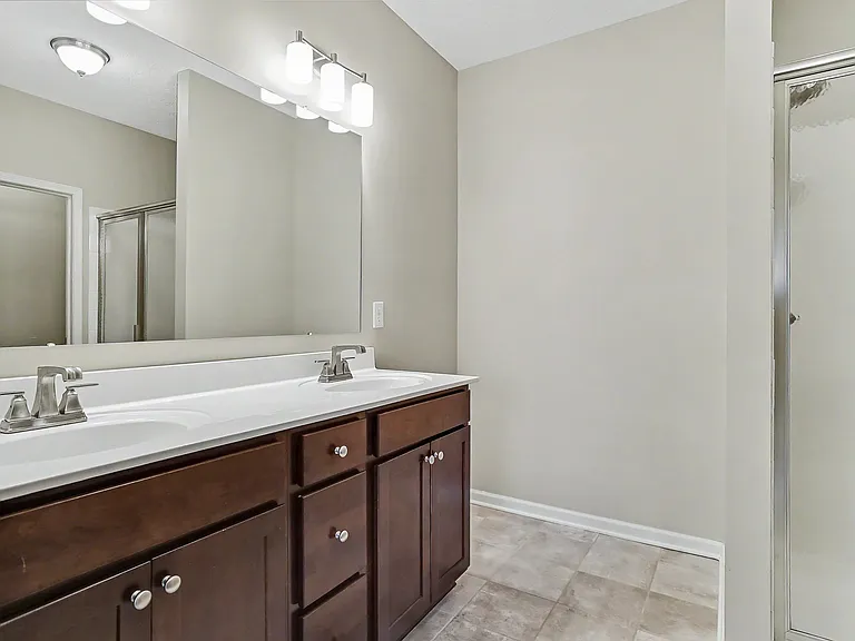 800 Redwood Ln — Photo 30