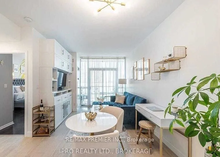 3391 Bloor St W #411 — Photo 4