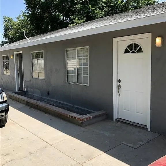 1063 N Pershing Ave — Photo 1