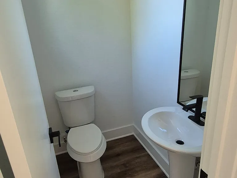 3003 Delano St — Photo 20