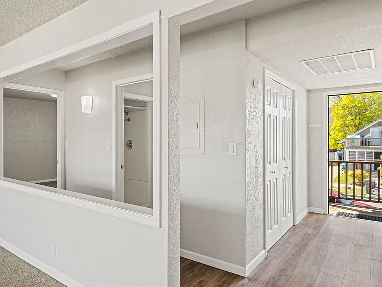 211 N Delaware Ave — Photo 35