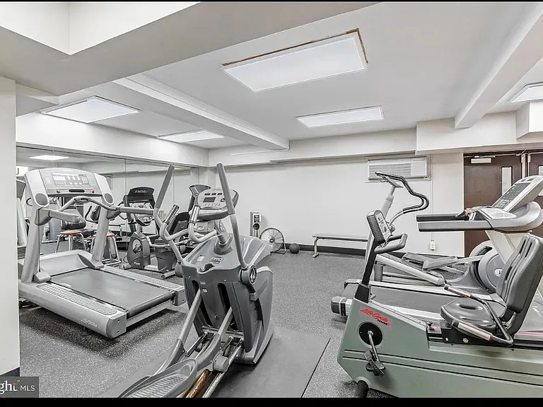 5300 Holmes Run Pkwy #319 — Photo 21
