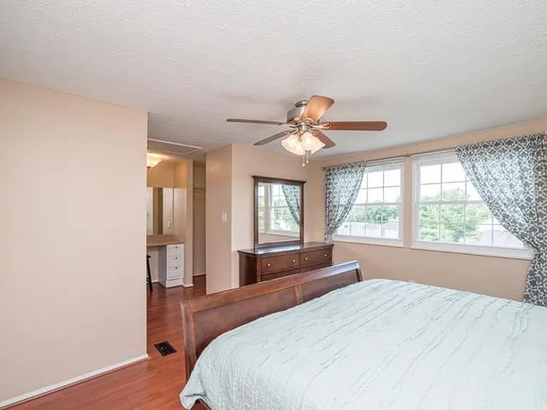 1746 Springfield Ln — Photo 17