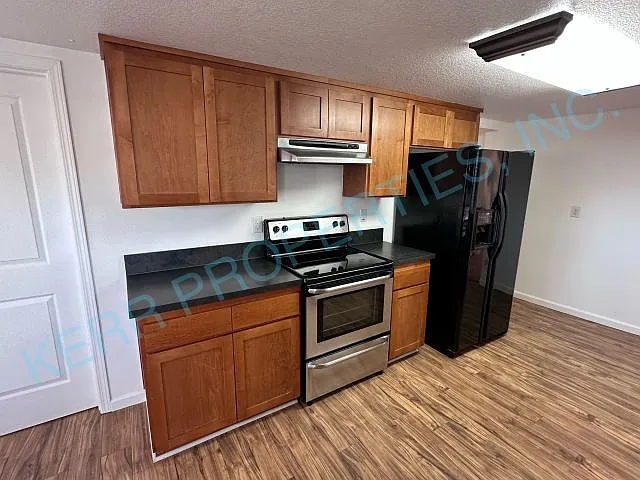 343 NW Zobrist St — Photo 5