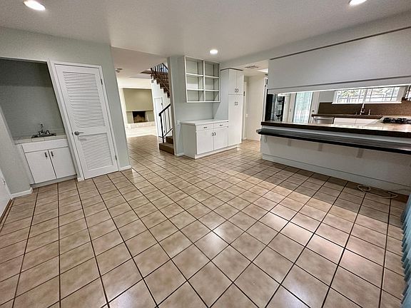 4th image of 5538 Alcove Ave