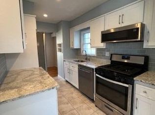 42 Dakota St, Hicksville, NY 11801