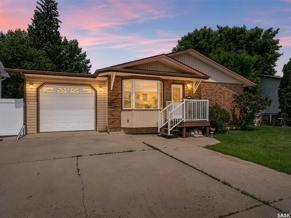 1154 Warner STREET W, Moose Jaw, SK S6H 6L2
