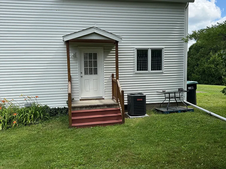 211 Bowerman Rd — Photo 4