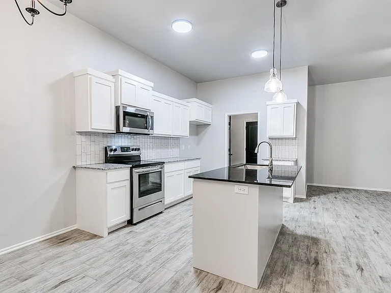 930 Chase Ln — Photo 9