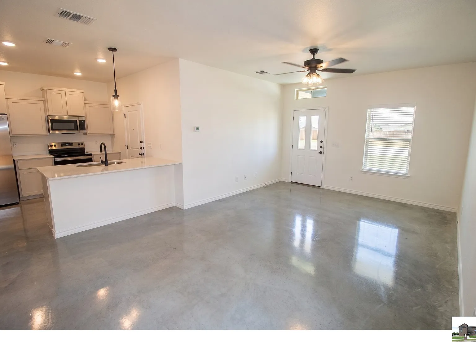 3 bed, 2.0 bath, 1258 sqft, $1,450 — Photo 2