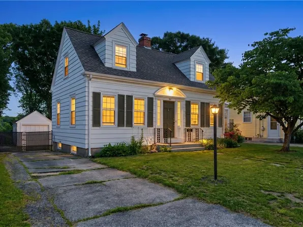 30 Hopkins Ter, Cumberland, RI 02864