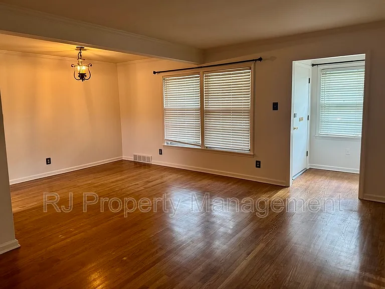 1619 Dorset Dr — Photo 3
