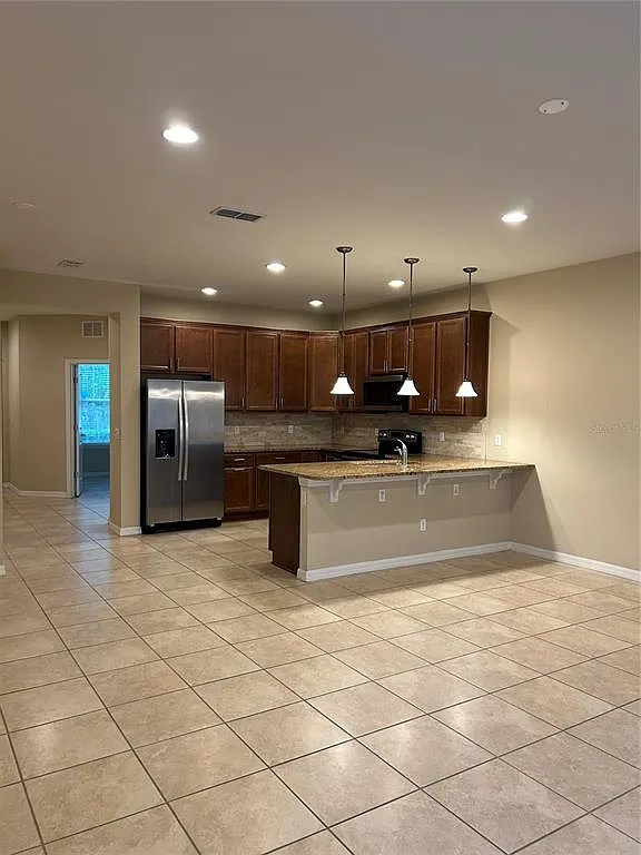4 bed, 3.0 bath, 1825 sqft, $2,400 — Photo 4