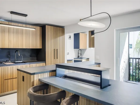 788 Park Shore Dr #E20, Naples, FL 34103