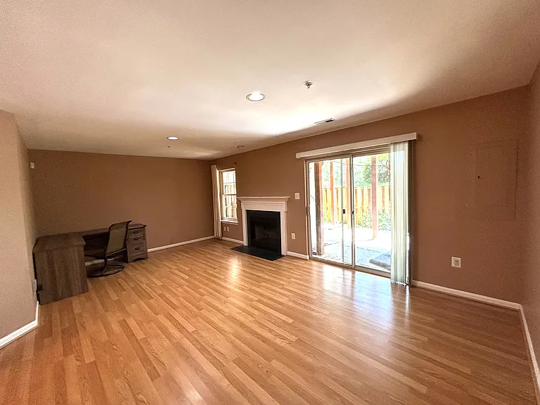 112 Longpoint Way — Photo 11