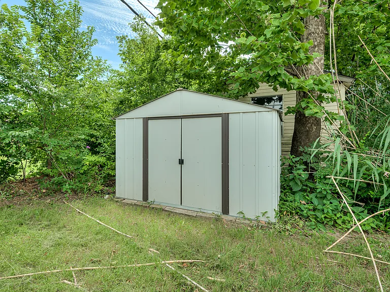 106 N Norman Ave — Photo 14