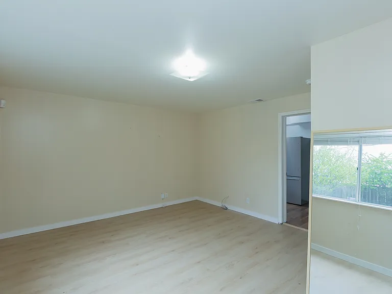 331 Courtland Dr #B — Photo 3