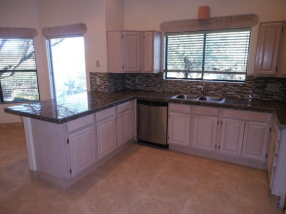 3rd image of 11090 N Poinsettia Dr