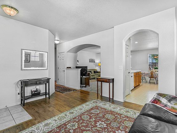 4th image of 1367 Granborough Dr