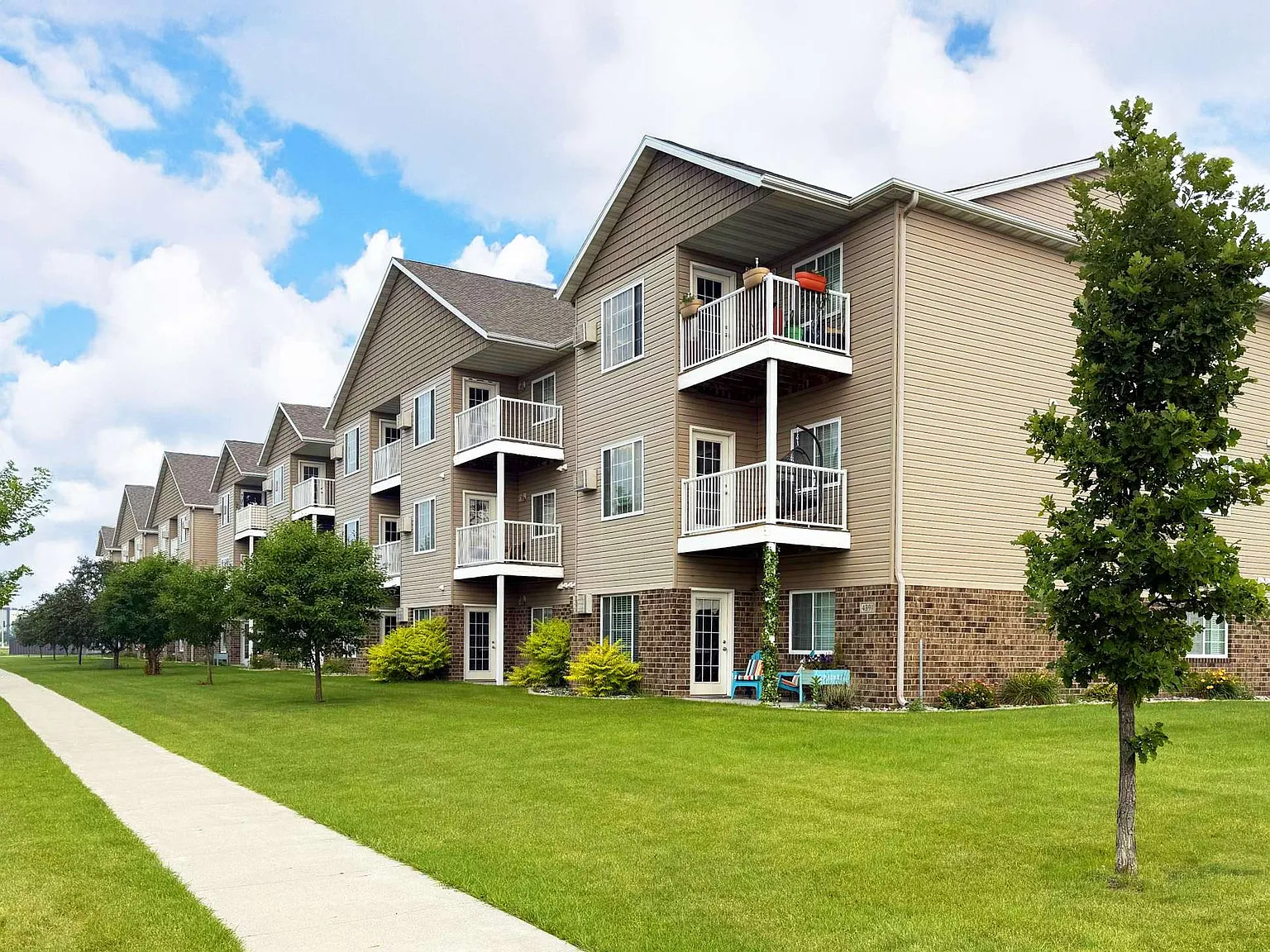 Maple Creek Apartments — Photo 4