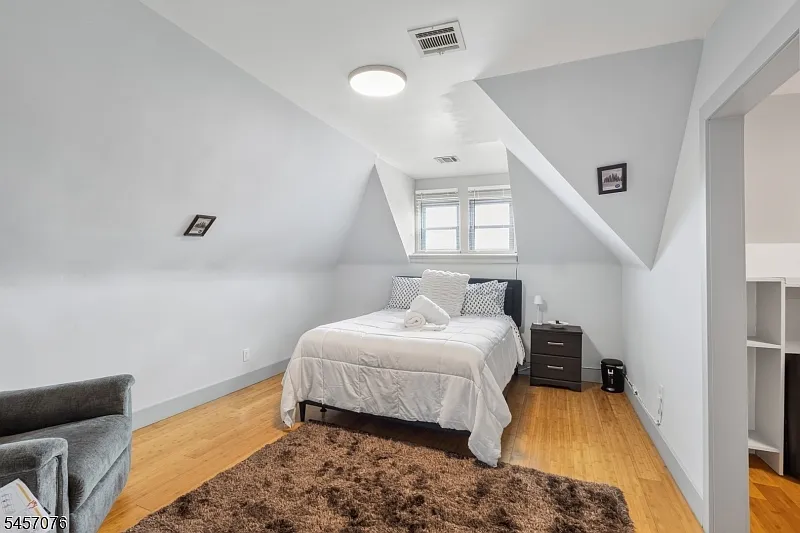 53 2nd Ave #3