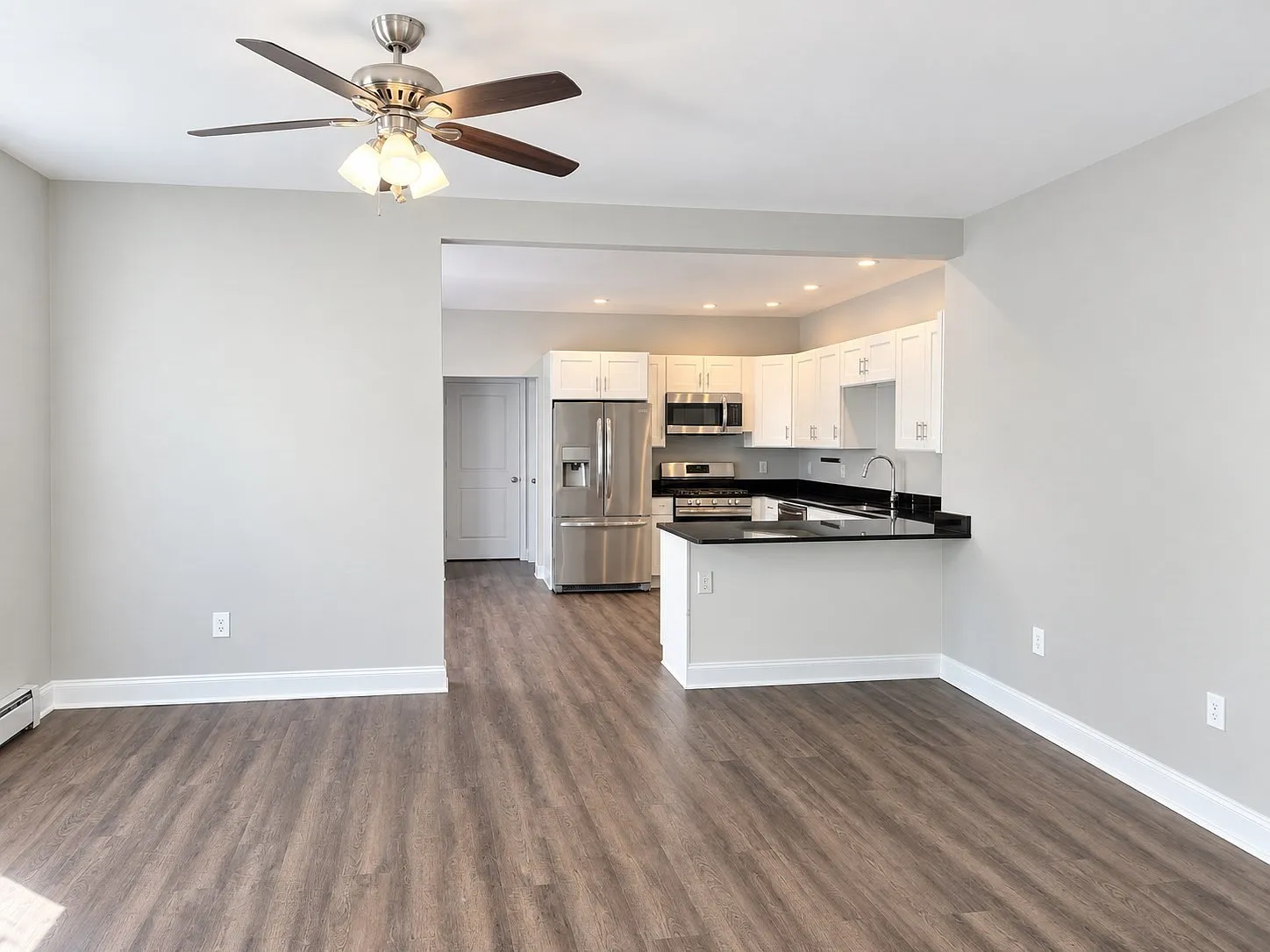 3 bed, 1.0 bath, 1100 sqft, $2,250 — Photo 4