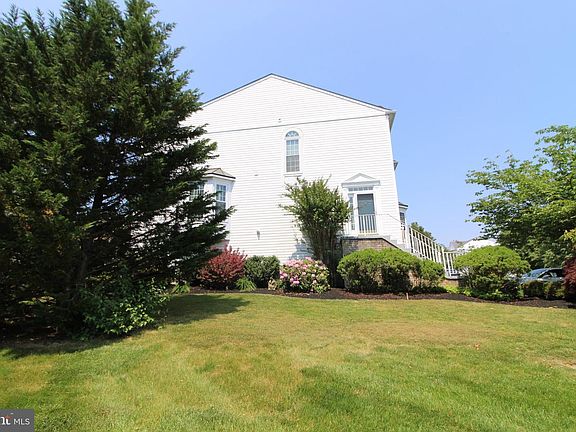 2nd image of 710 W Oakmeade Dr
