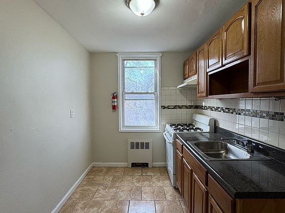 2nd image of 103 Chancellor Ave #B48