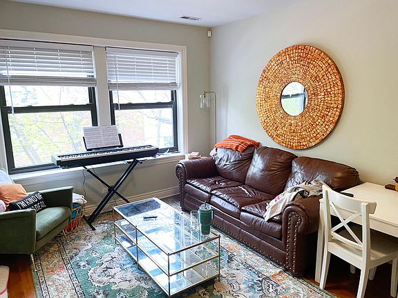 3rd image of 3437 N Lakewood Ave #1A