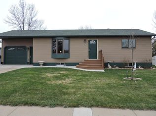 577 3rd Ave SE, Dickinson, ND 58601
