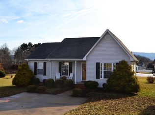 216 Rutledge Dr, Waynesboro, VA 22980