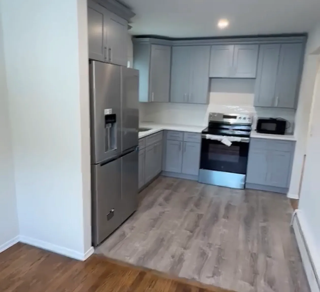 3 bed, 1100 sqft, $3,600 — Photo 2