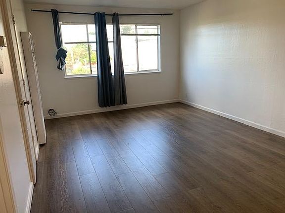 5th image of 899 Hillside Blvd #10
