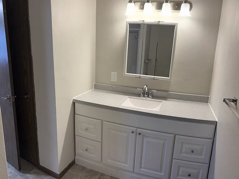 2406 W 3rd St #9 — Photo 7