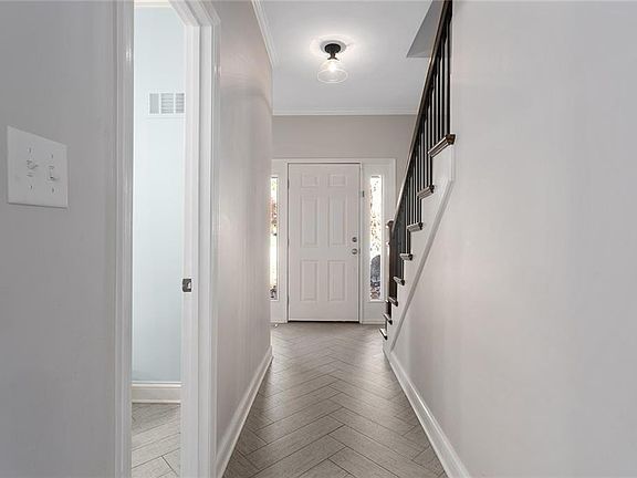 4th image of 4119 NE Pembroke Ln