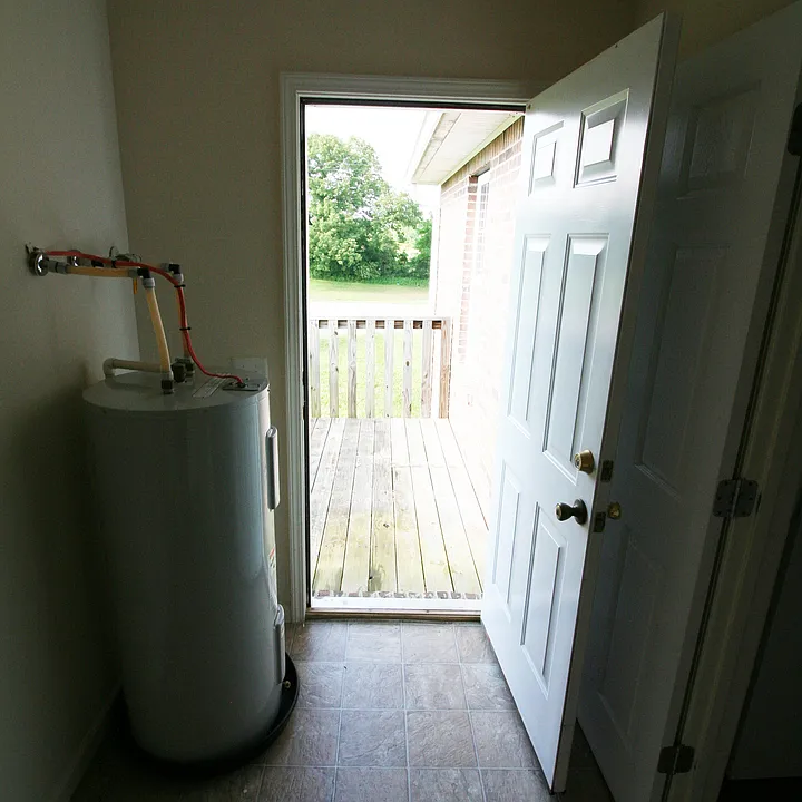 895 Kinniard Rd