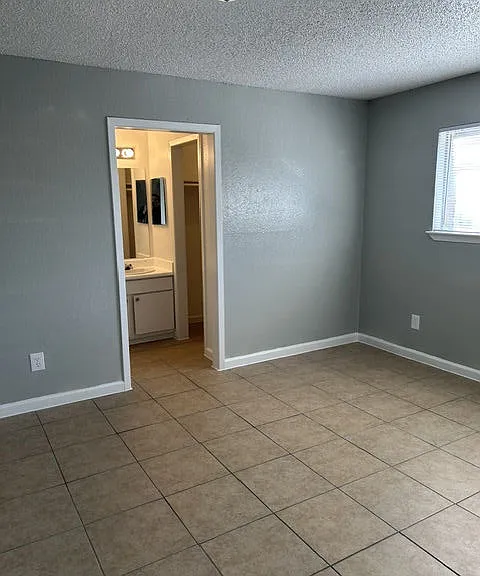 3737 Hillcroft Apartments — Photo 90