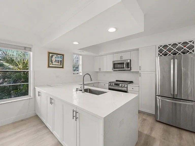 664 Forsyth St — Photo 13
