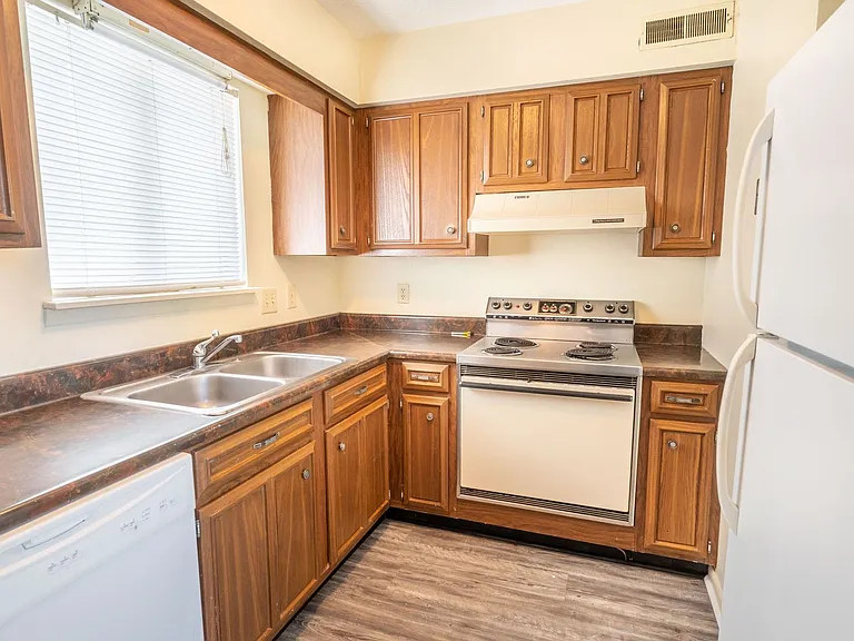 410 Church Ave NE — Photo 10