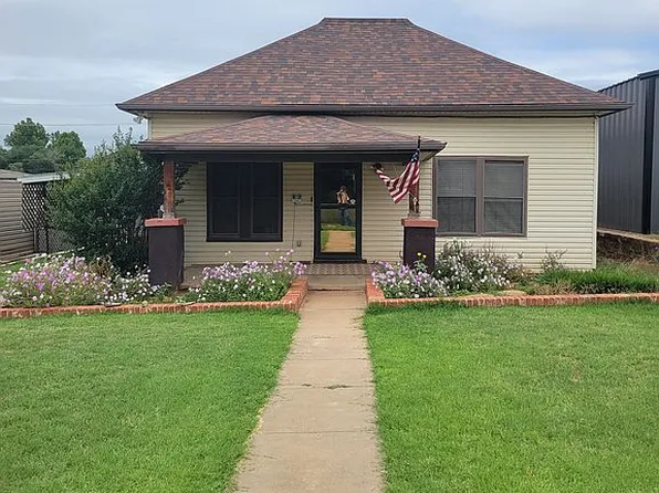 205 E 1st St, Carnegie, OK 73015