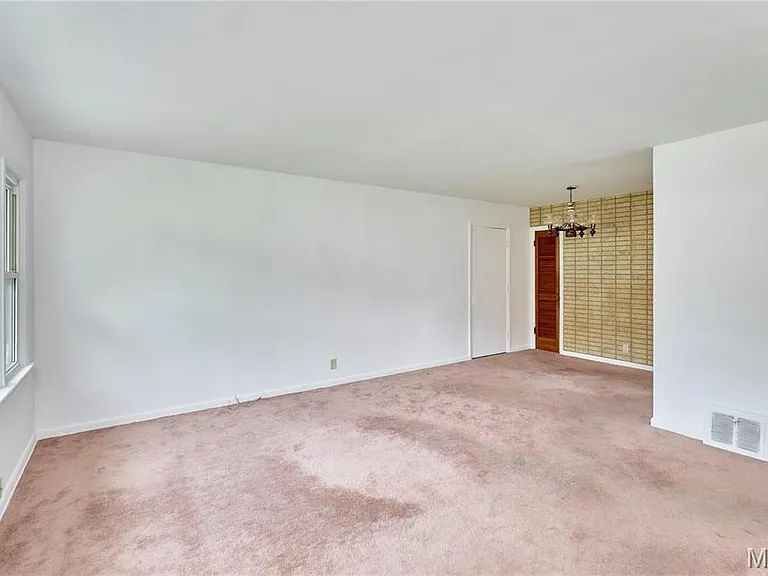 228 Newton Pl — Photo 5