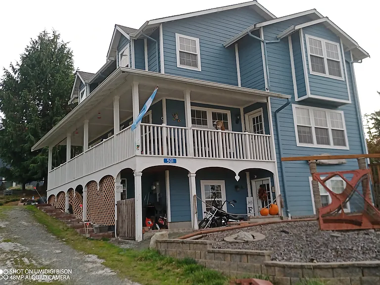 501 NE 4th St — Photo 1