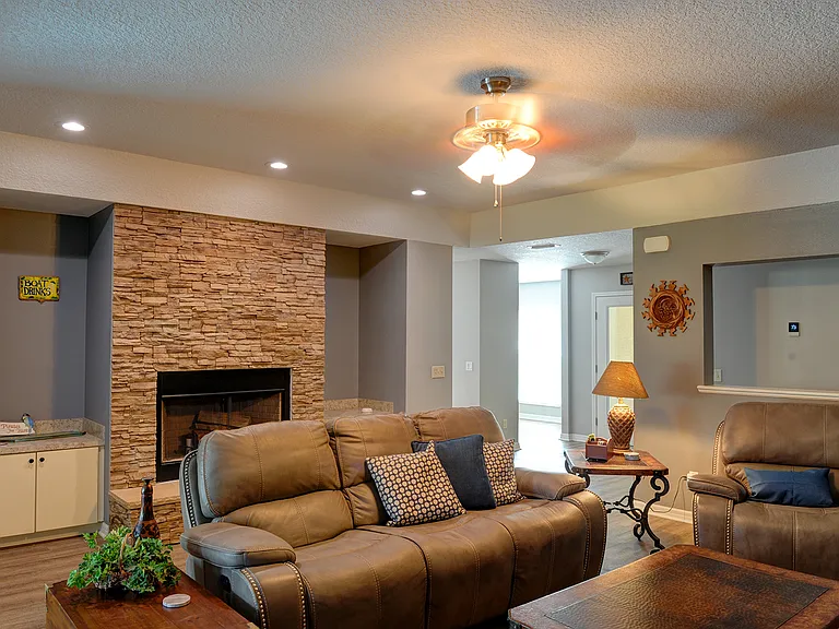220 N Country Club Dr — Photo 25