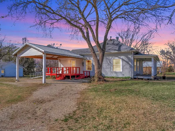 901 N Locust St, Peabody, KS 66866