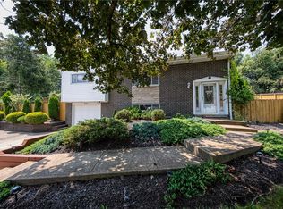 301 Woodstone Dr, Pittsburgh, PA 15235